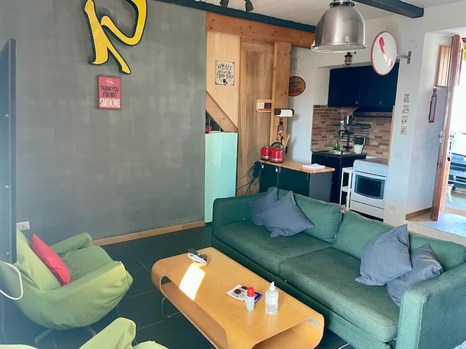 Kamyhouse Una Tranquilla Struttura Nel Verde Villa Neapel Exteriör bild