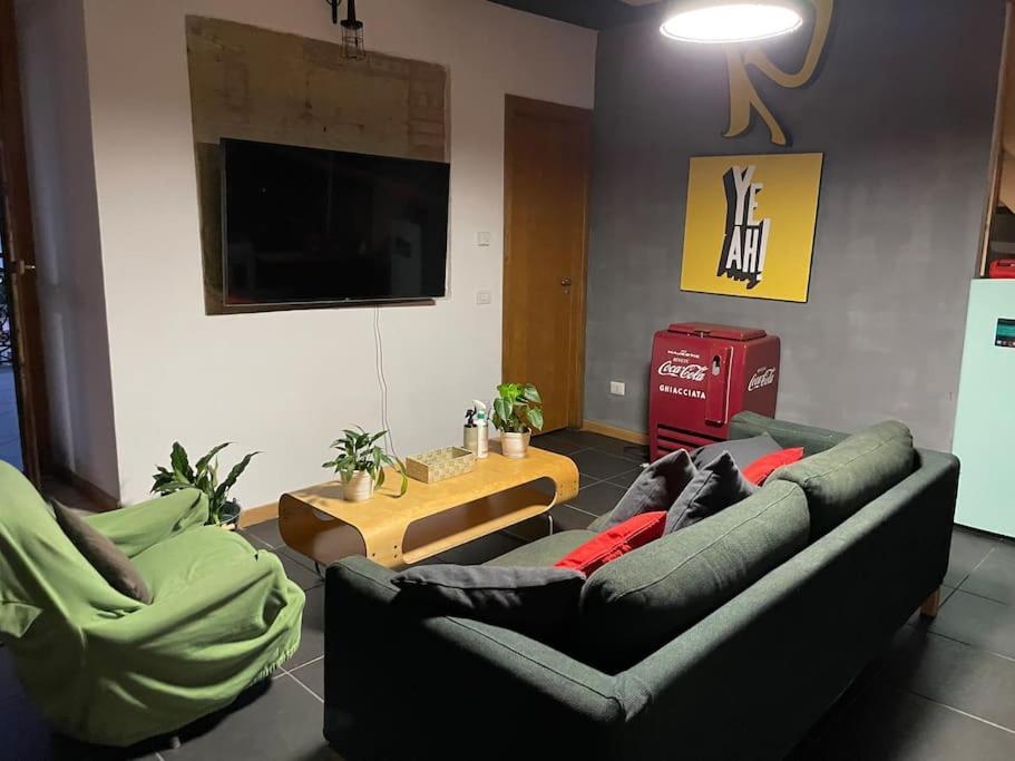 Kamyhouse Una Tranquilla Struttura Nel Verde Villa Neapel Exteriör bild