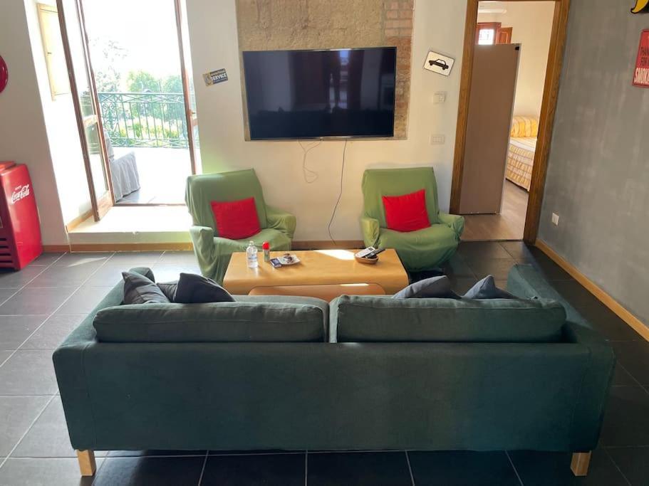Kamyhouse Una Tranquilla Struttura Nel Verde Villa Neapel Exteriör bild
